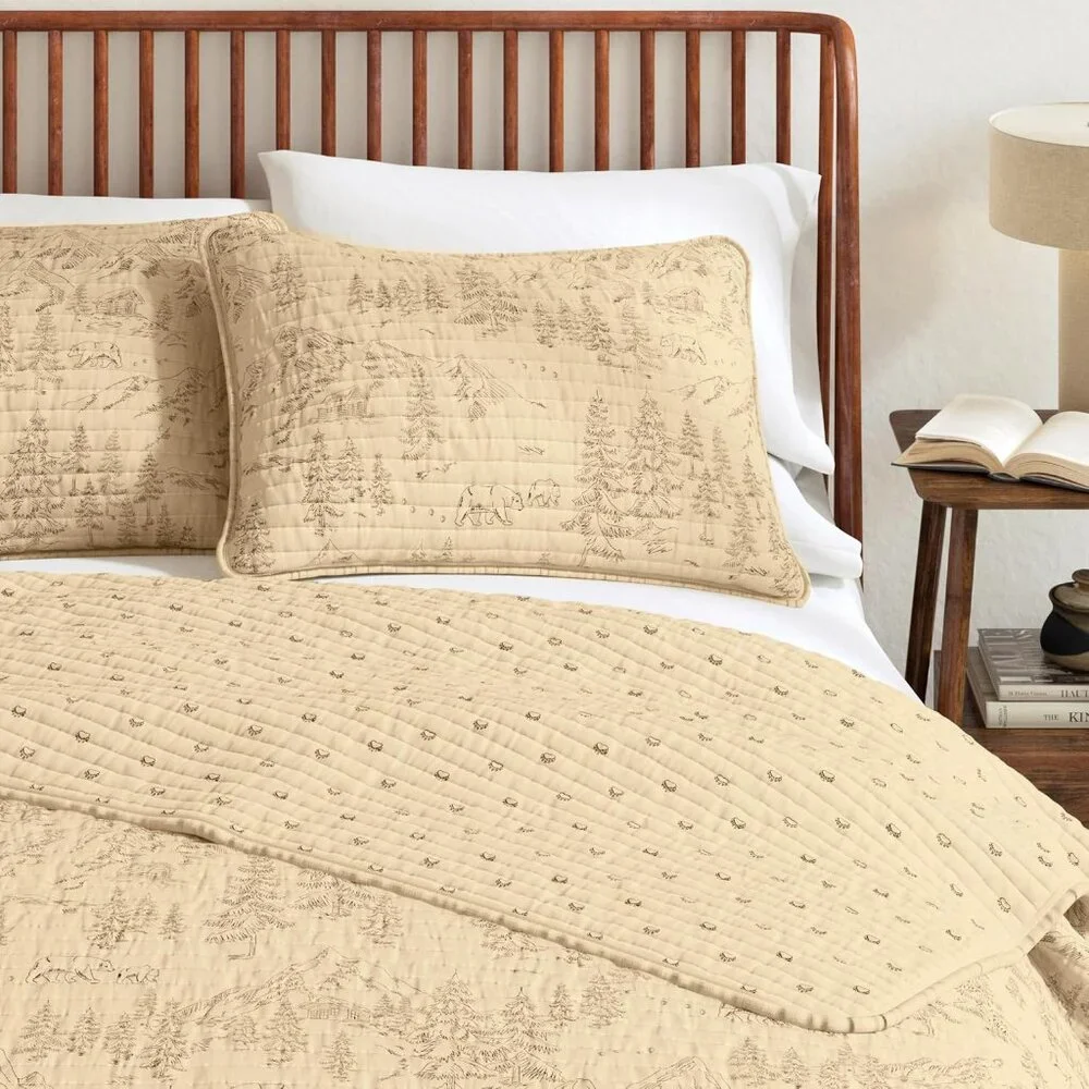 Elegant King Lodge Bear Quilt with Shams - Reversible Microfiber for All Seasons